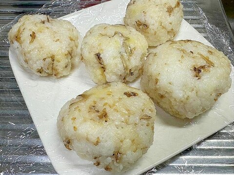 冷めてもちもち!創味とおじゃこにとろけチ混ぜ混ぜ玉